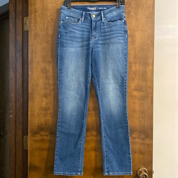 Levi's Denim - LEVIS Signature modern slim straight leg. Size 8m. 29”x32”.